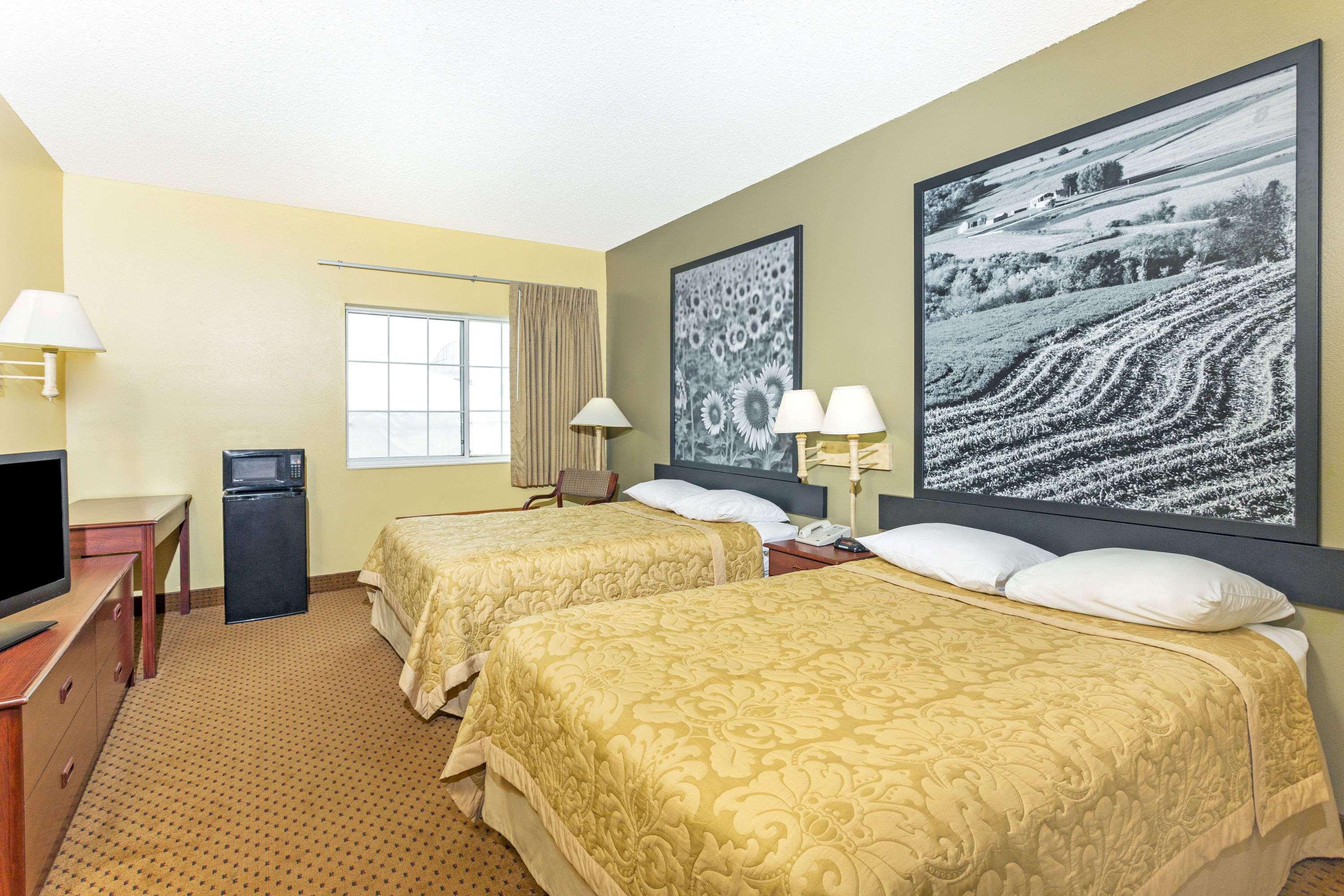 Super 8 By Wyndham Osage Hotel Exterior photo